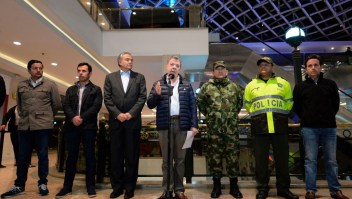 Colombian President Juan Manuel Santos speaks inside a shopping center, following an explosion which, according to authorities, left three dead and eleven injured, in Bogota, Colombia, on June 17, 2017. Police said an explosion tore through a women's restroom area of the mall, crowded with shoppers ahead of Father's Day, in an upscale area of the Colombian capital that is popular with foreign nationals. / AFP PHOTO / Raul Arboleda (Photo credit should read RAUL ARBOLEDA/AFP/Getty Images)