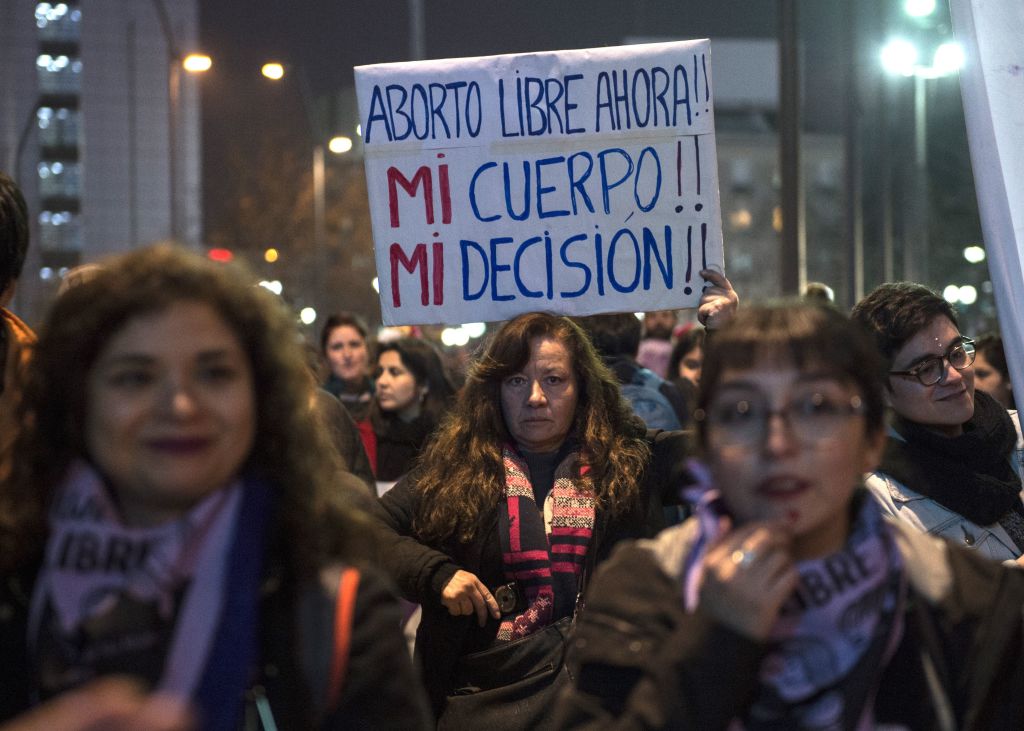 Grupos A Favor Y En Contra Dan La última Batalla Por La Despenalización Del Aborto En Chile Cnn 5106