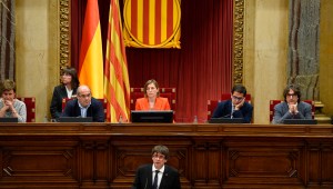 Catalan regional government president Carles Puigdemont (C) gives a speech at the Catalan regional parliament in Barcelona on October 10, 2017. Spain's worst political crisis in a generation will come to a head as Catalonia's leader could declare independence from Madrid in a move likely to send shockwaves through Europe. / AFP PHOTO / LLUIS GENE (Photo credit should read LLUIS GENE/AFP/Getty Images)