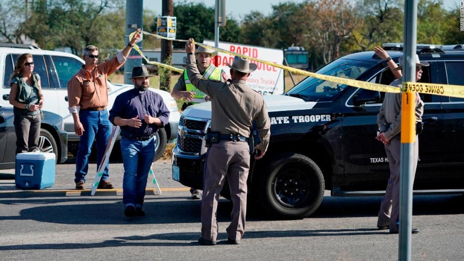 Al menos 26 muertos en tiroteo masivo en una iglesia de Texas | CNN