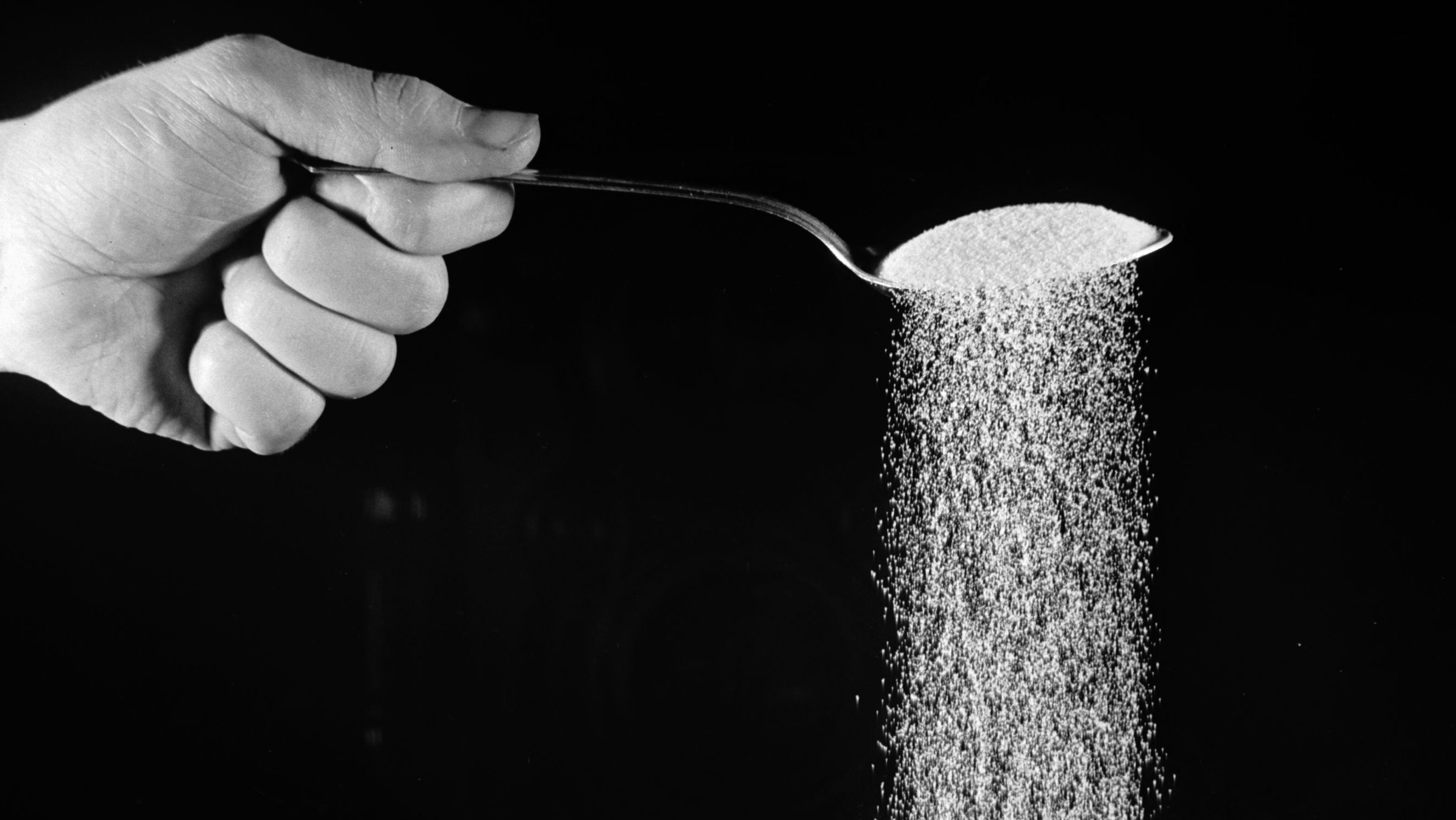 Сахара 2 жизни. Сахар белая смерть. Соль белая смерть. Соль и сахар белая смерть. Сахар кусочками.