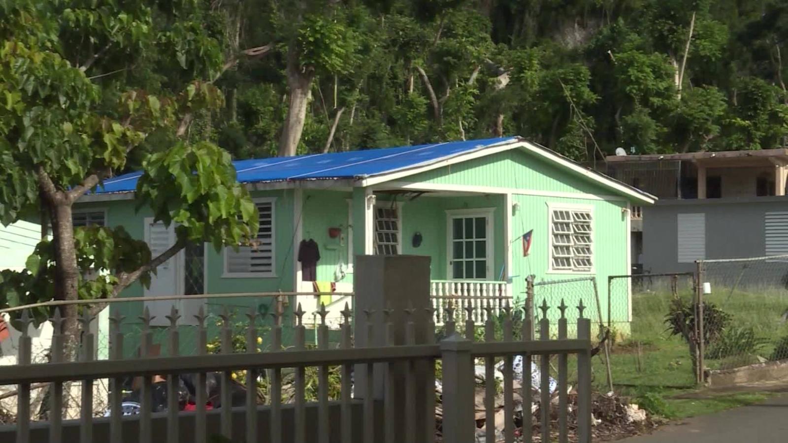 Techos azules' en Puerto Rico, ¿señal de esperanza? | Video | CNN