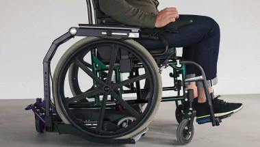 compañera de clases grueso sección Este dispositivo convierte cualquier silla de ruedas manual en eléctrica |  Video | CNN