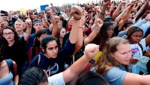 Estudiantes protestan contra las armas tras el tiroteo de Parkland