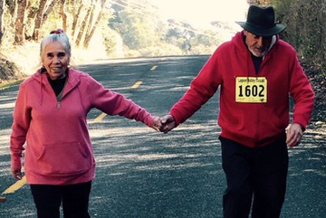 María Soto, de 72 años, y su esposo Efrén, de 77, sus seis hijos adultos y 13 nietos, se atienden en el Anderson Valley Health Center, en Boonville, California. (Esther Soto/Cortesía de María Soto)