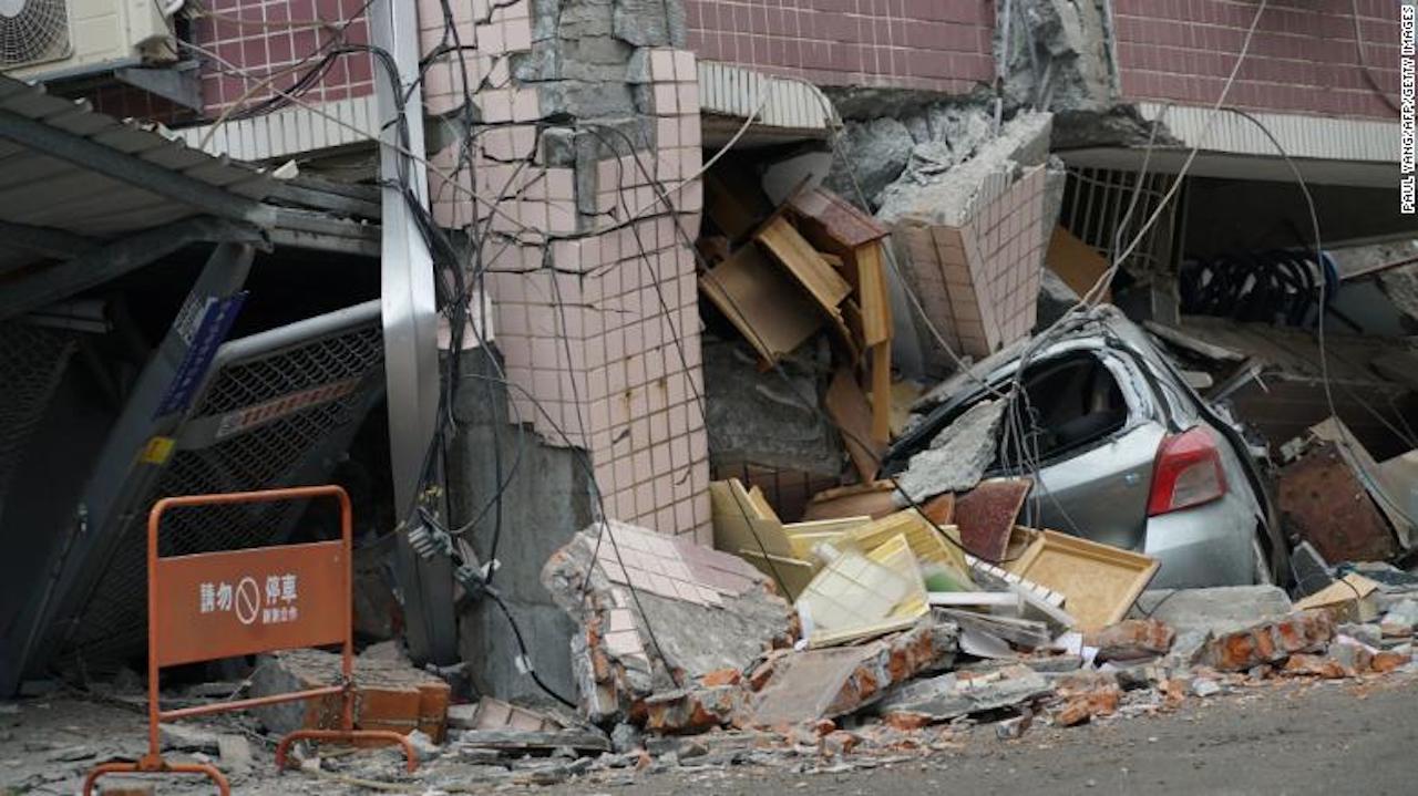 Terremoto en Taiwan Decenas de personas atrapadas en un edificio a