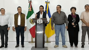 Aristóteles Sandoval, gobernador de Jalisco, en rueda de prensa sobre los jóvenes desaparecidos en México.