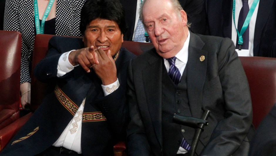 Bolivia's President Evo Morales (L) and Spain's King emeritus Juan Carlos I attend the inauguration ceremony of Chilean new President Sebastian Pinera (out of frame), at the Congress in Valparaiso, Chile, on March 11, 2018. Rightwing billionaire businessman Pinera was sworn in as the new president of Chile for the second time. / AFP PHOTO / CLAUDIO REYES (Photo credit should read CLAUDIO REYES/AFP/Getty Images)