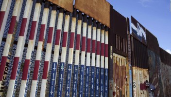Bandera de EE.UU. pintada en la frontera con México causa controversia