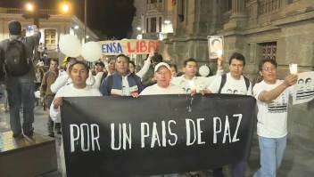 Periodistas y familiares marchan en Ecuador por la paz