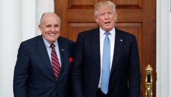 Donald Trump junto al exalcalde de Nueva York Rudy Giuliani el 20 de noviembre de 2016. (Crédito: AP Photo/Carolyn Kaster)