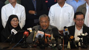 Mahathir Mohamad, durante la rueda de prensa tras su nombramiento como primer ministro de Malasia.