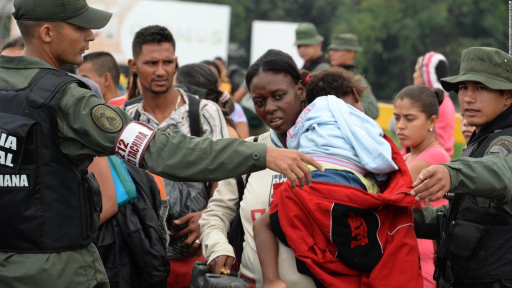 Cruce de venezolanos a Colombia aumenta 40%