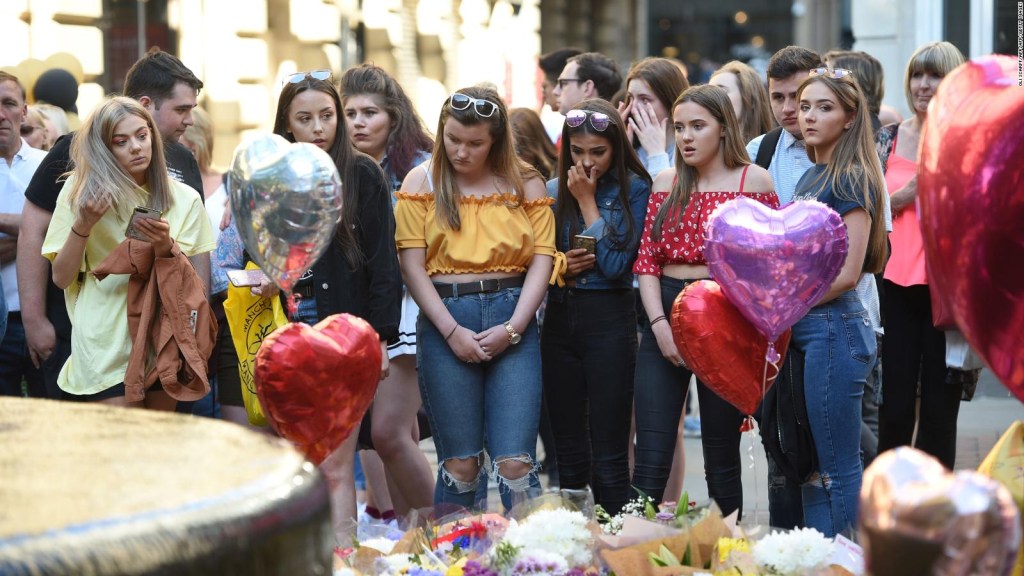 Homenaje a las víctimas del atentado de Manchester