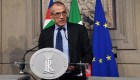 Cotarelli renuncia como primer ministro de Italia