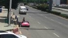 #EstoNoEsNoticia: La policía china detiene a una mujer en un auto chocón