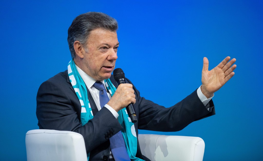 El entonces presidente de Colombia, Juan Manuel Santos, durante una visita a Alemania el 10 de mayo de 2018. (Crédito: GUIDO KIRCHNER/AFP/Getty Images)