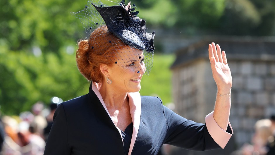 Sarah, duquesa de York a su llegada a la boda real. (Crédito: GARETH FULLER/AFP/Getty Images)