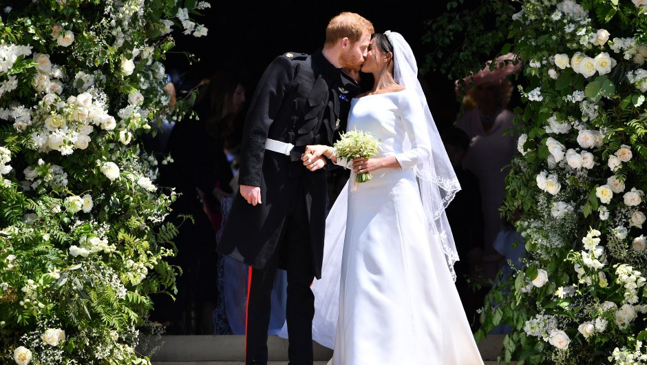 El esperado beso entre los duques de Sussex (Crédito: Ben STANSALL - WPA Pool/Getty Images)