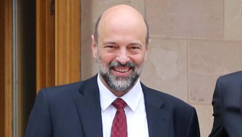 Al Razzaz es designado primer ministro de Jordania.