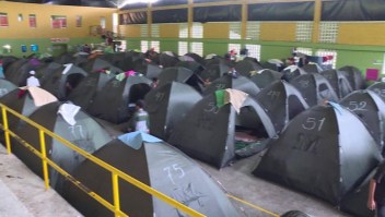 Temor de desbordamiento mantiene en albergues a miles en Colombia