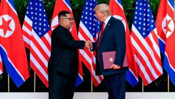 Encuentro entre el líder de Corea del Norte, Kim Jong Un, y el presidente de Estados Unidos, Donald Trump, en Singapur. (Crédito: SUSAN WALSH/AFP/Getty Images)