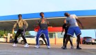 Video viral: jóvenes bailando en una estación de servicio