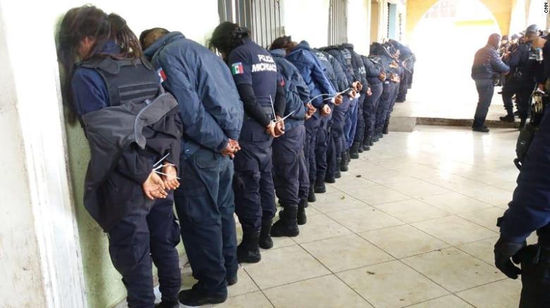 Detienen A Todos Los Policías De Un Pueblo De Michoacán México Tras