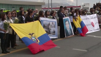 Llegan a casa restos de periodistas ecuatorianos asesinados