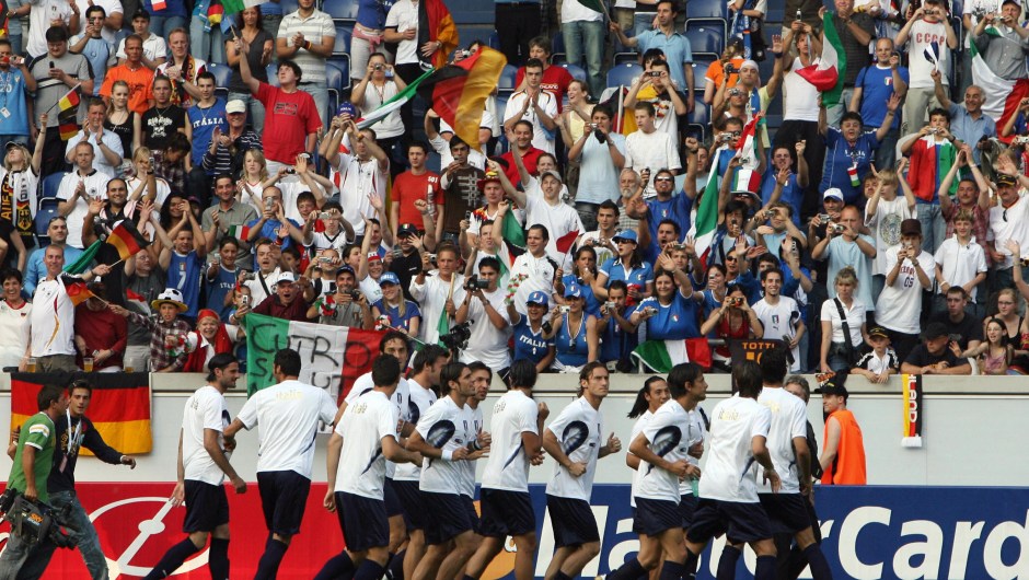 En Alemania en 2006, Italia se llevó su cuarto Mundial de Fútbol. Se lo disputó en una final contra Francia. (Crédito: PATRICK HERTZOG/AFP/Getty Images)