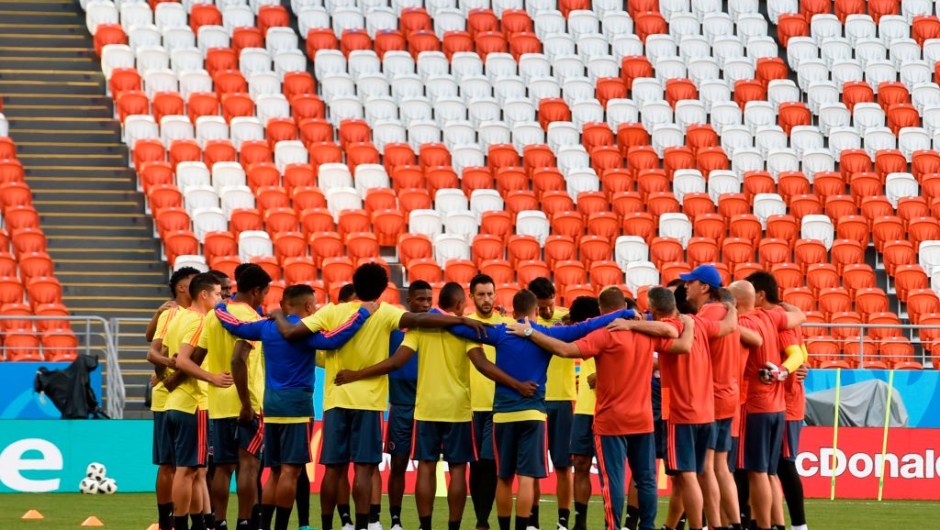 Colombia's palyers gather during the warm-up before the Russia 2018 World Cup Group H football match between Colombia and Japan at the Mordovia Arena in Saransk on June 19, 2018. (Photo by JUAN BARRETO / AFP) / RESTRICTED TO EDITORIAL USE - NO MOBILE PUSH ALERTS/DOWNLOADS (Photo credit should read JUAN BARRETO/AFP/Getty Images)