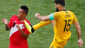 TOPSHOT - Australia's midfielder Mile Jedinak (R) fouls Peru's midfielder Christian Cueva during the Russia 2018 World Cup Group C football match between Australia and Peru at the Fisht Stadium in Sochi on June 26, 2018. (Photo by Odd ANDERSEN / AFP) / RESTRICTED TO EDITORIAL USE - NO MOBILE PUSH ALERTS/DOWNLOADS (Photo credit should read ODD ANDERSEN/AFP/Getty Images)