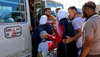 Sirios huyen a Jordania e Israel ante avanzada militar del gobierno