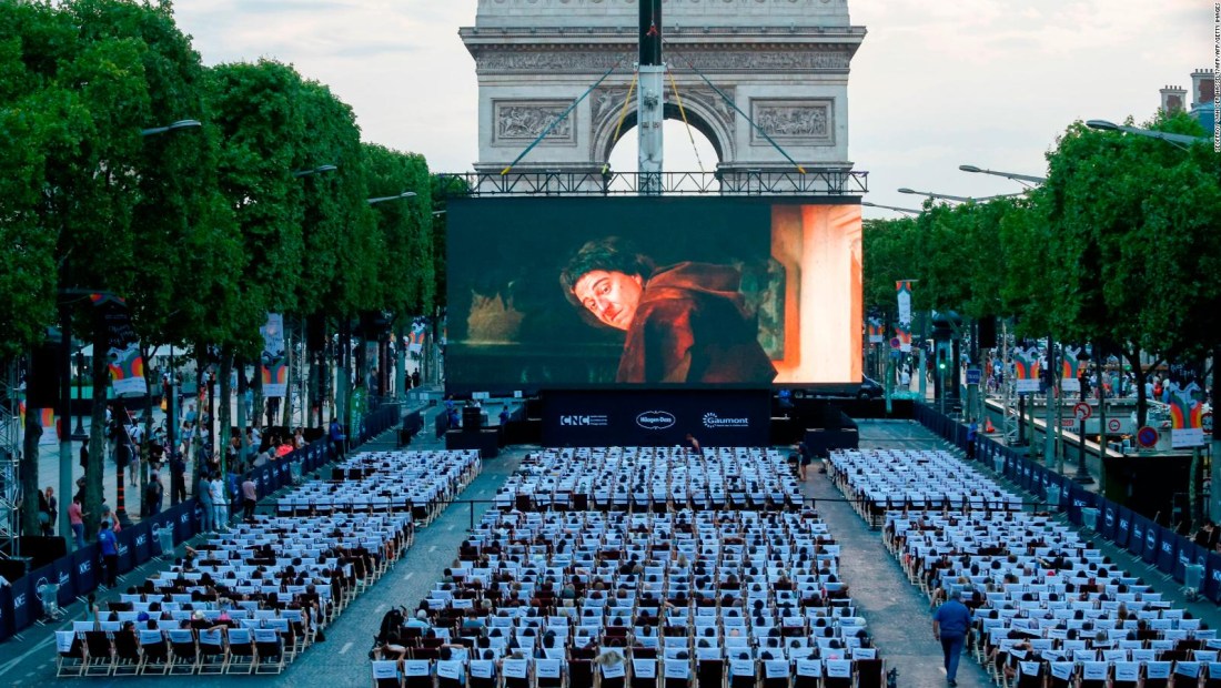 #LaImagenDelDía: cine al aire libre en París