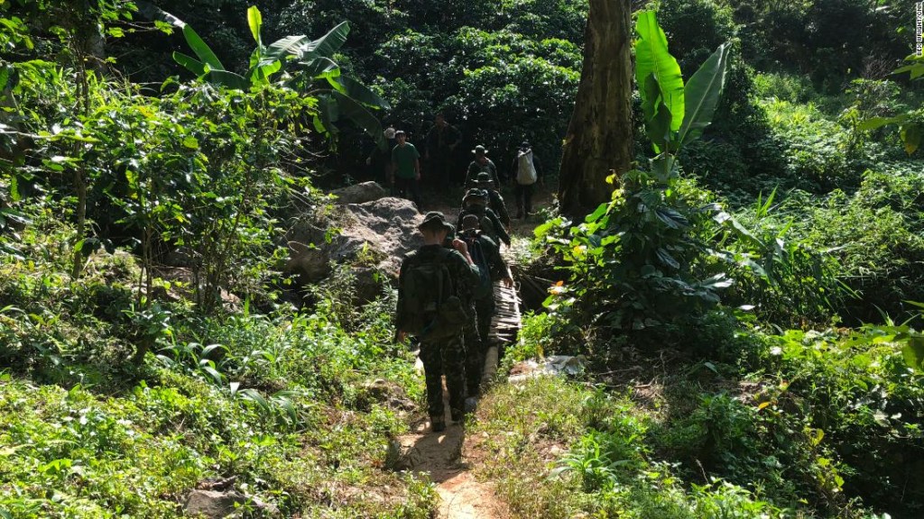 Rescatistas buscan en la jungla nuevas entradas a la cueva de Tailandia donde están atrapados los niños desde hace casi dos semanas.