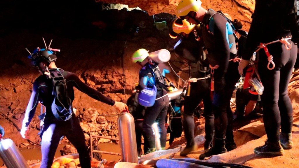 Oxígeno, la clave para rescatar a los niños atrapados en la cueva