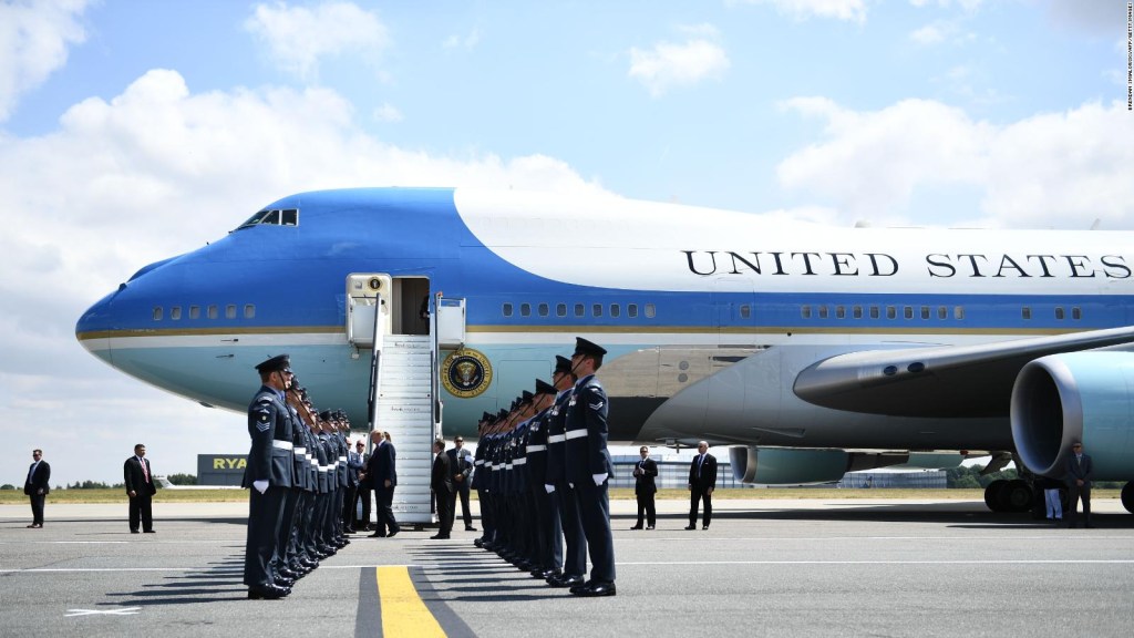 Trump buscaría darle una apariencia más patriótica al avión presidencial