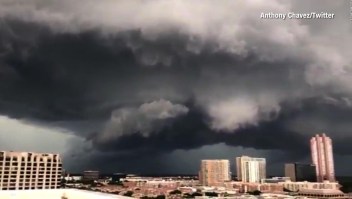 #LaImagenDelDía: una impresionante tormenta tiñó de negro el cielo de Dallas en Texas