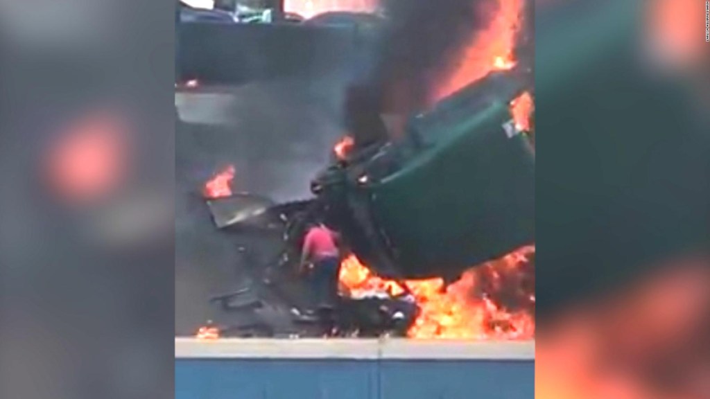 Trailer se impacta e incendia, pero el conductor sale casi ileso