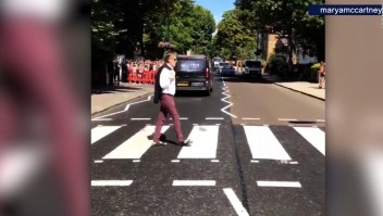 Paul McCartney recrea la portada de "Abbey Road"