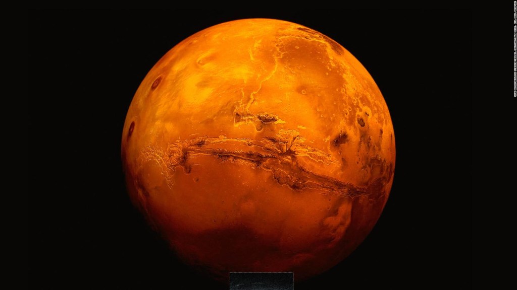Descubren evidencias de un lago de agua líquida en Marte