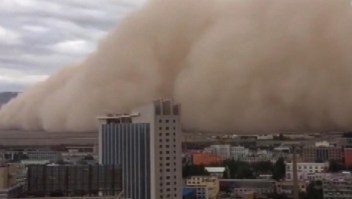 Espesa tormenta de arena cubre ciudad china