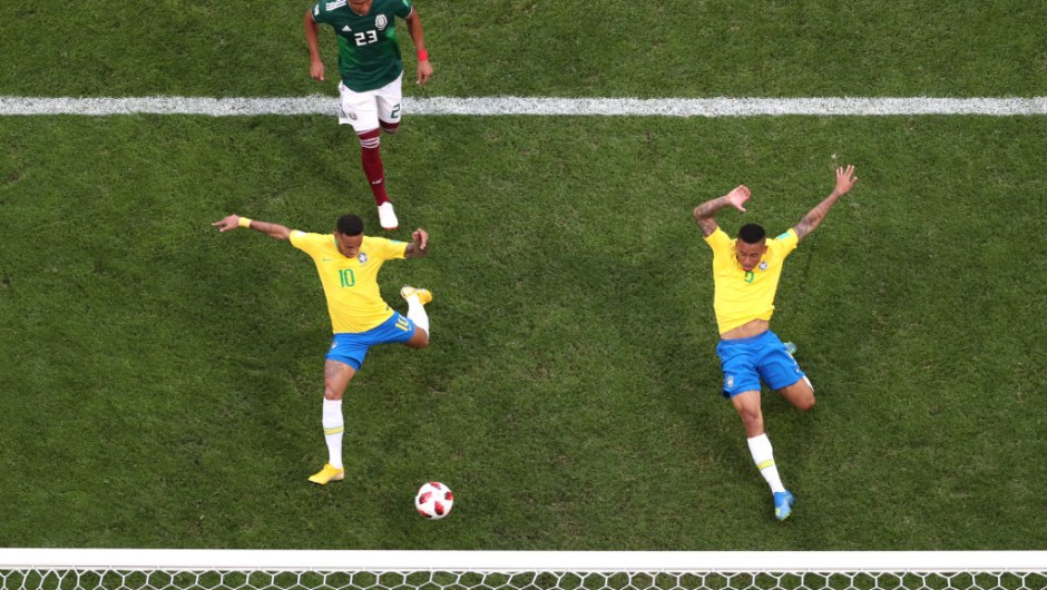 SAMARA, RUSSIA - JULY 02: Neymar Jr of Brazil scores his team's first goal during the 2018 FIFA World Cup Russia Round of 16 match between Brazil and Mexico at Samara Arena on July 2, 2018 in Samara, Russia. (Photo by Clive Rose/Getty Images)