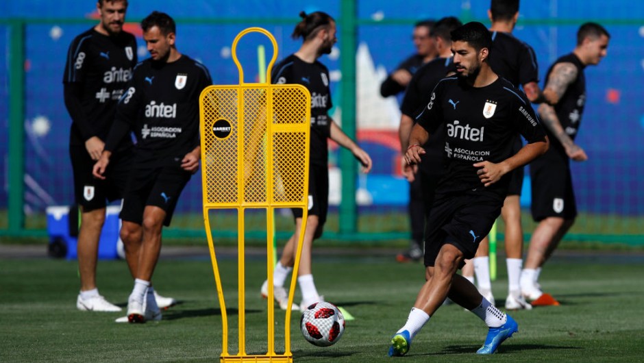 Luis Suárez de Uruguay en el entrenamiento previo al partido contra Francia. (Crédito: Julian Finney/Getty Images)
