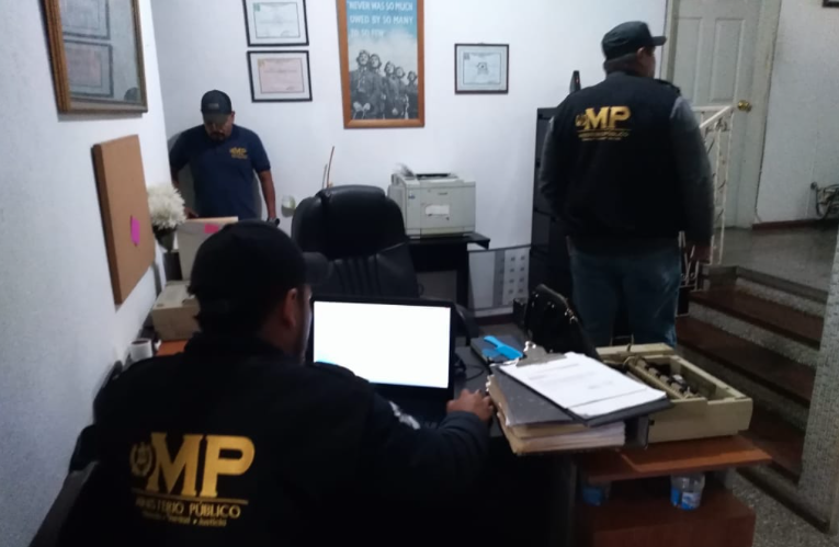 La Fiscalía de Guatemala y la Policía Nacional Civil realizaron seis allanamientos por casos de adopciones ilegales.