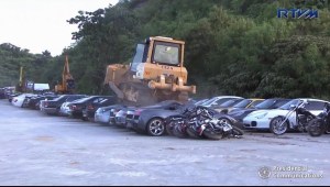 Mira la destrucción de estos autos de lujo en Filipinas
