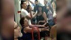 Española niega asiento a niña latina en el metro