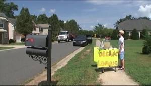 Sorpresivo regalo a un niño vendedor de limonadas en Carolina del Norte