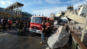 Continúa la remoción de escombros del viaducto colapsado en Italia