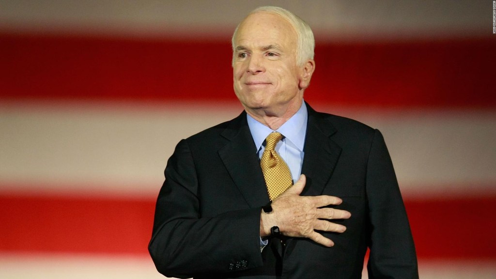 Latinos en Arizona elogian la vida de John McCain